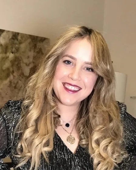 Cara Goldsmith headshot
