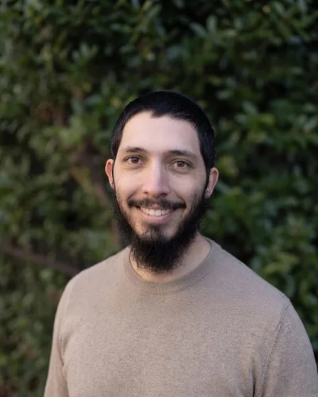 Moshe Delerb headshot